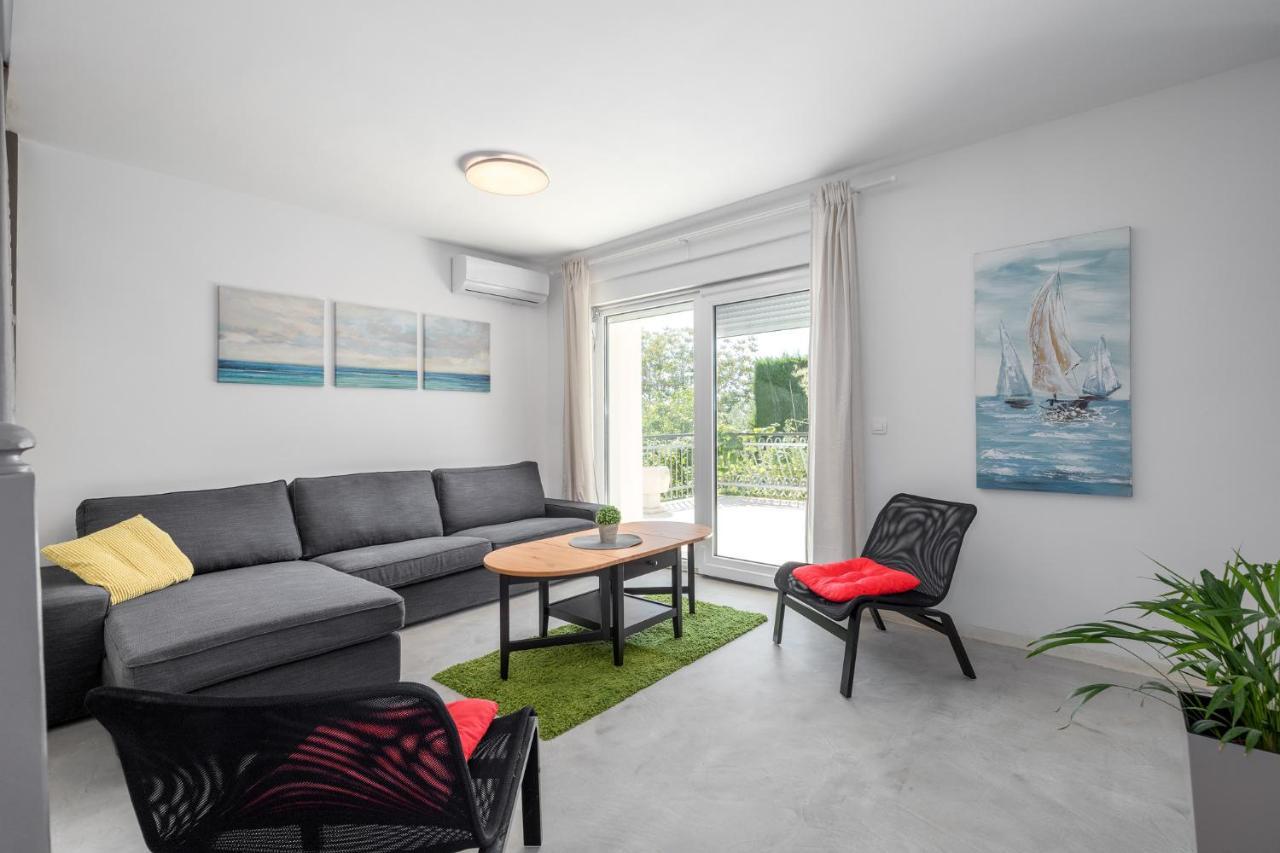 Villa Polion เปโรย ภายนอก รูปภาพ